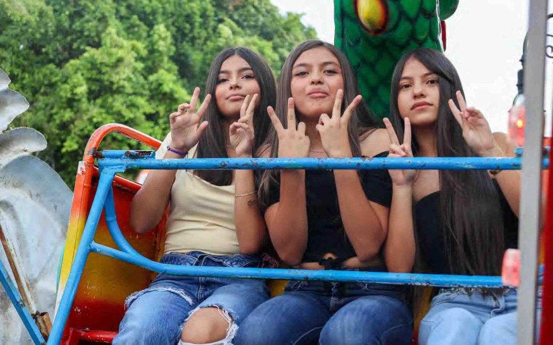 ESTUDIANTES DE PURÍSIMA CELEBRAN